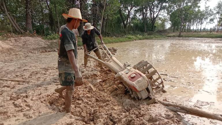 The agriculture sector of the Saint Theresa of the Child Jesus Church Prey Kabbas community engages in the preparation of rice fields by the staff. (Photo supplied)